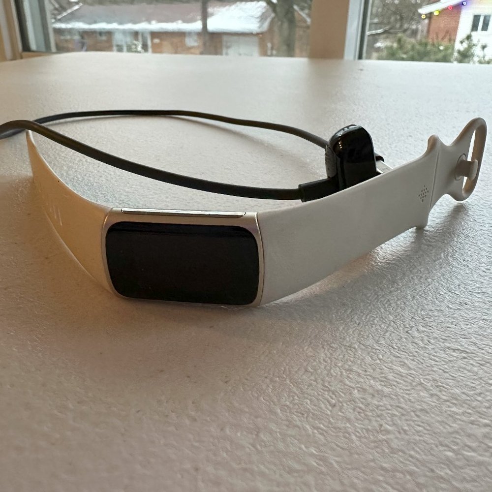 FitBit Charge 5